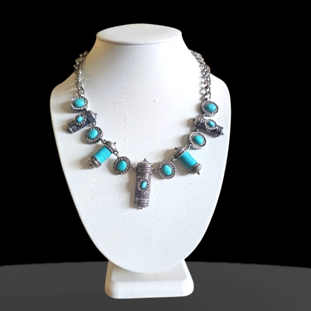Rare Find Handcrafted / Engraved Howlite & Rhinestone Silver Tone Necklace. - Picture 5 of 6
